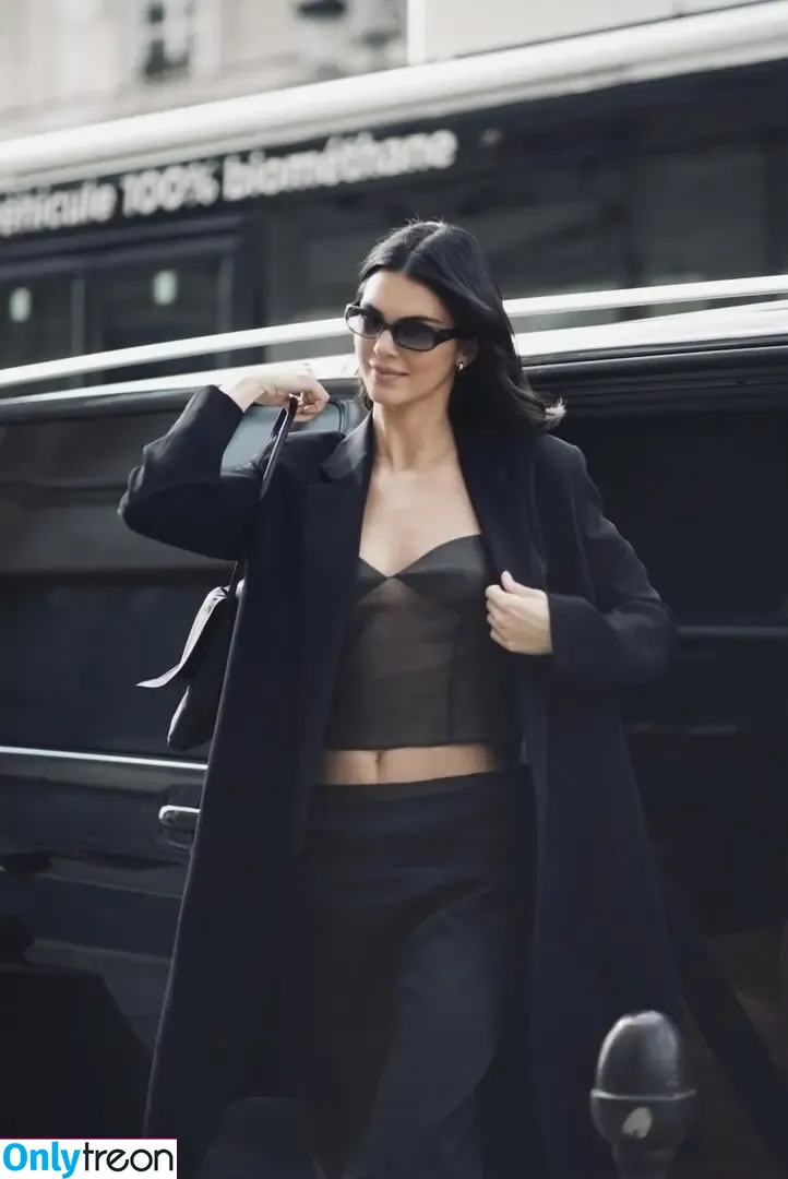 Kendall Jenner nude photo #5400 (KendallJenner)