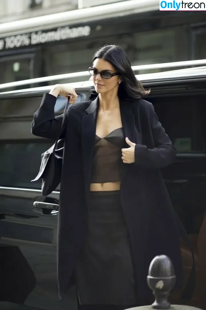 Kendall Jenner nude photo #5401 (KendallJenner)