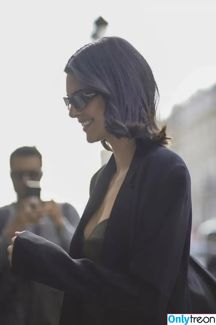 Kendall Jenner nude photo #5407 (KendallJenner)