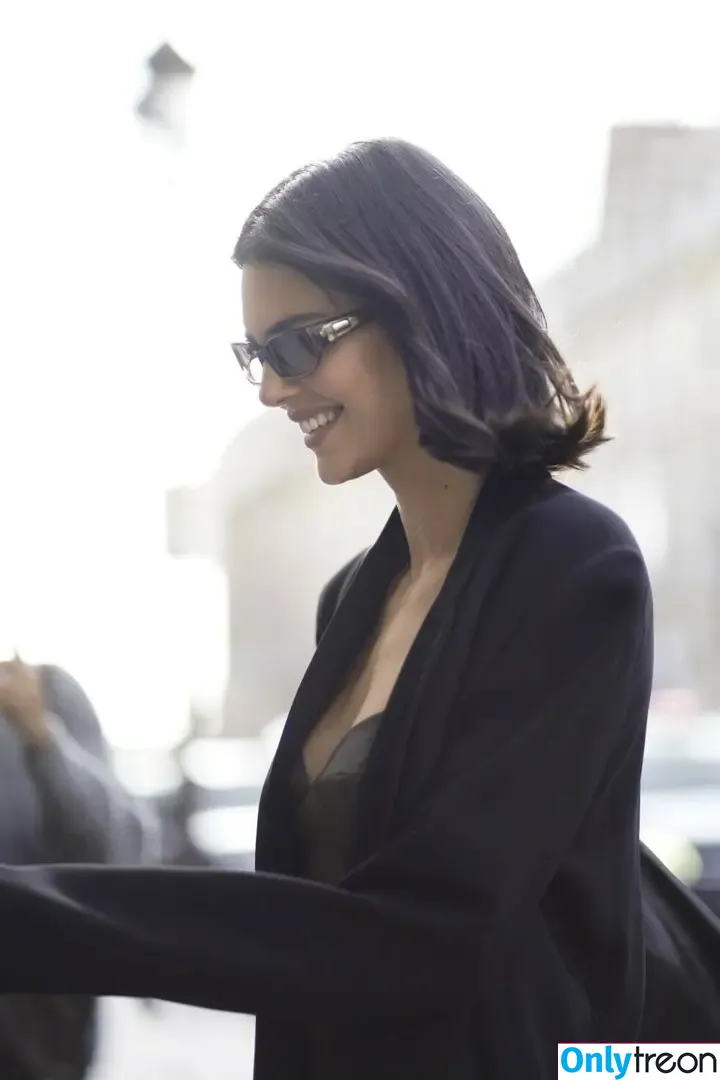 Kendall Jenner голая photo #5409 (KendallJenner)