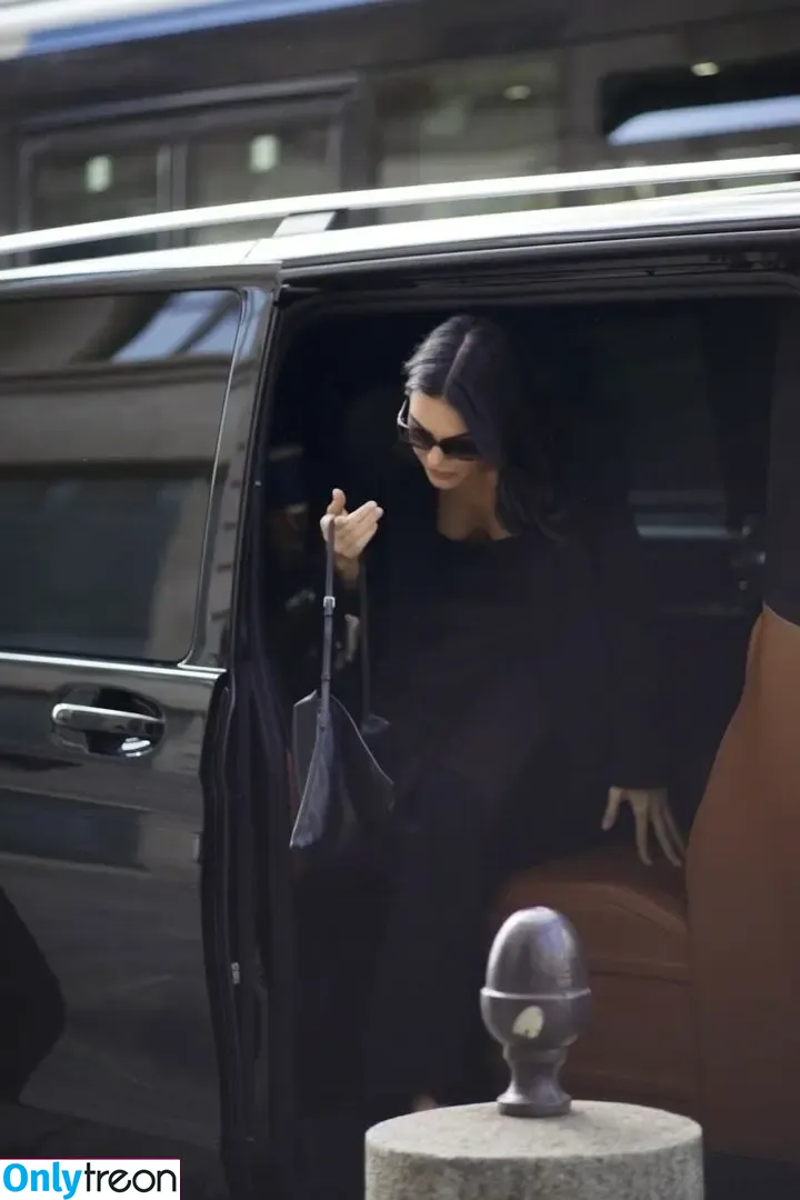 Kendall Jenner nude photo #5410 (KendallJenner)