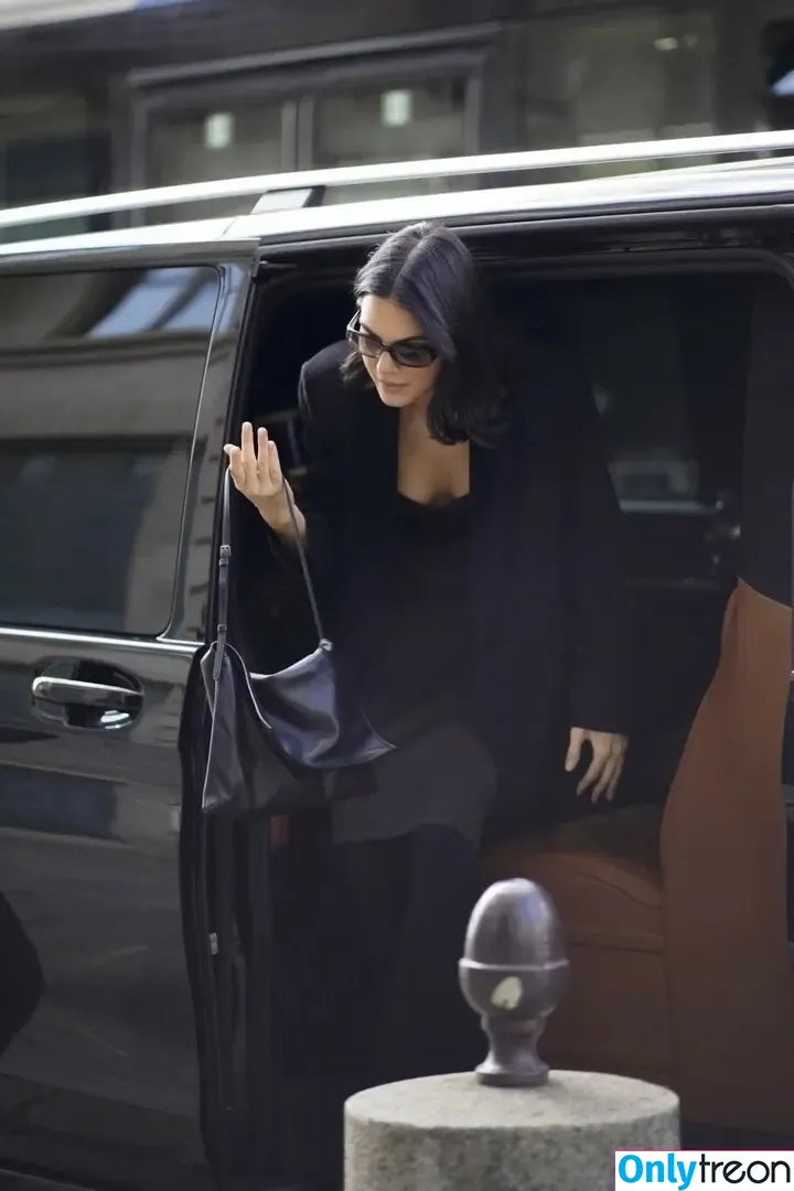 Kendall Jenner nude photo #5412 (KendallJenner)