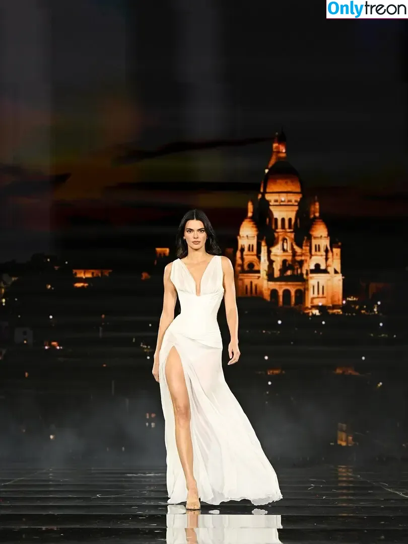 Kendall Jenner nude photo #5440 (KendallJenner)