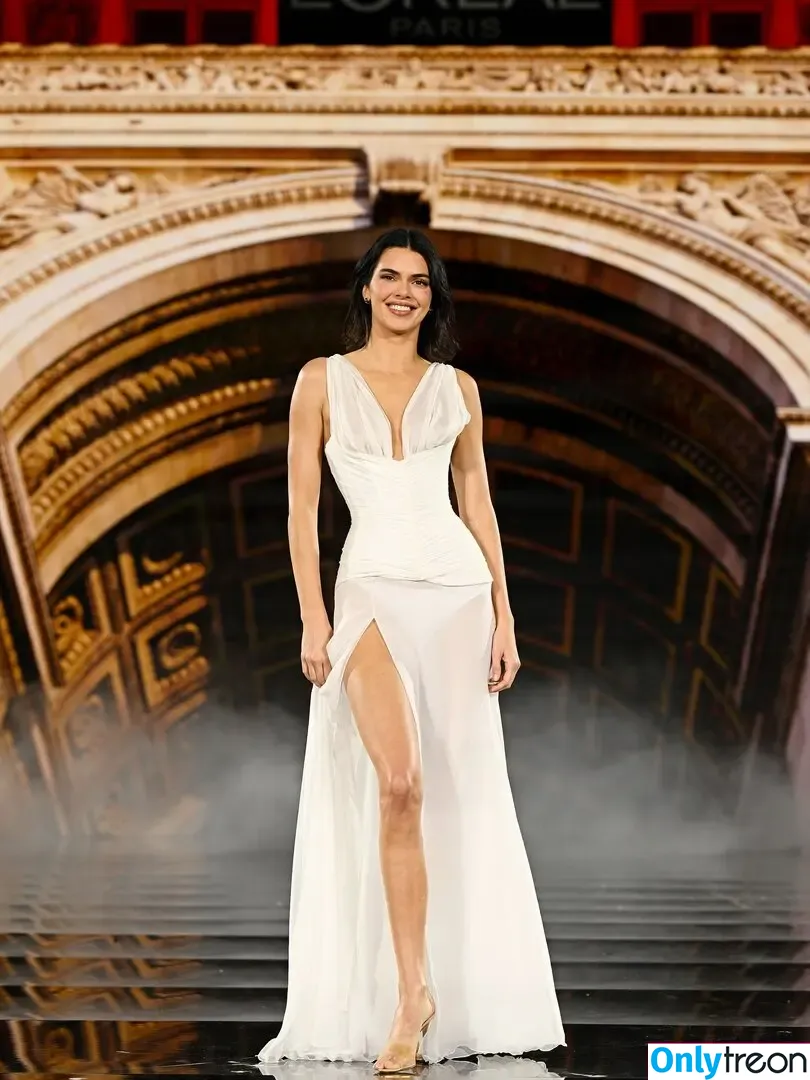 Kendall Jenner nude photo #5441 (KendallJenner)