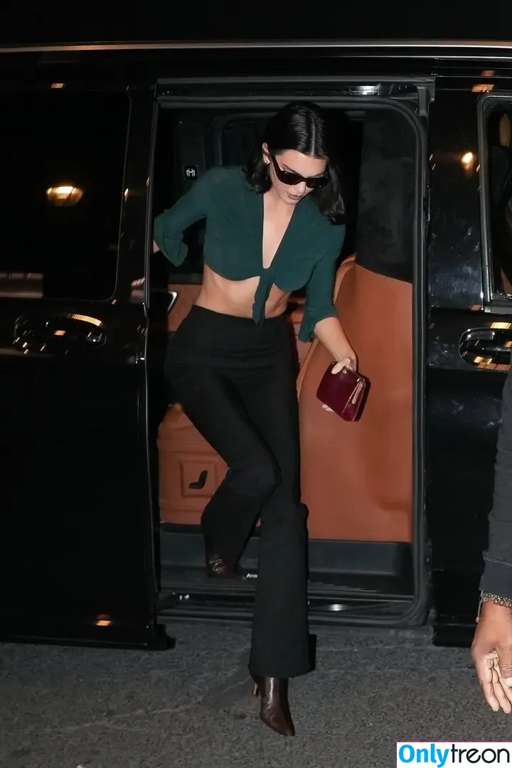 Kendall Jenner голая photo #5446 (KendallJenner)