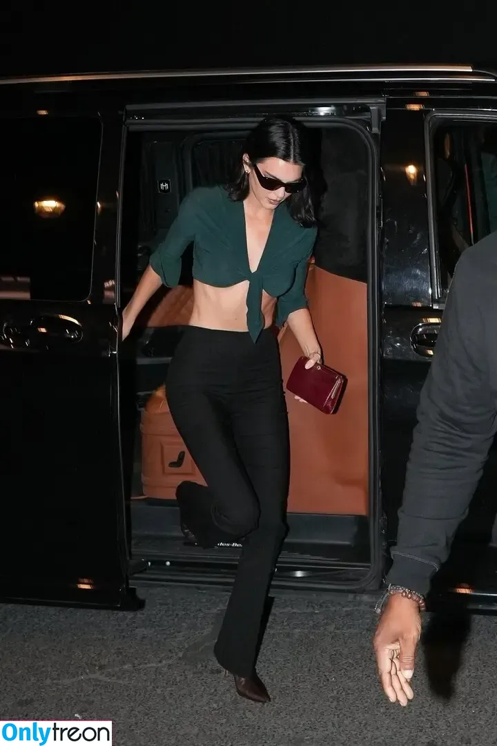 Kendall Jenner голая photo #5447 (KendallJenner)