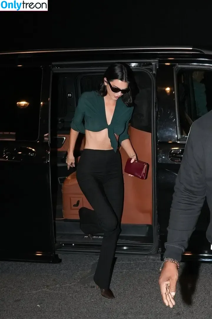 Kendall Jenner nude photo #5448 (KendallJenner)