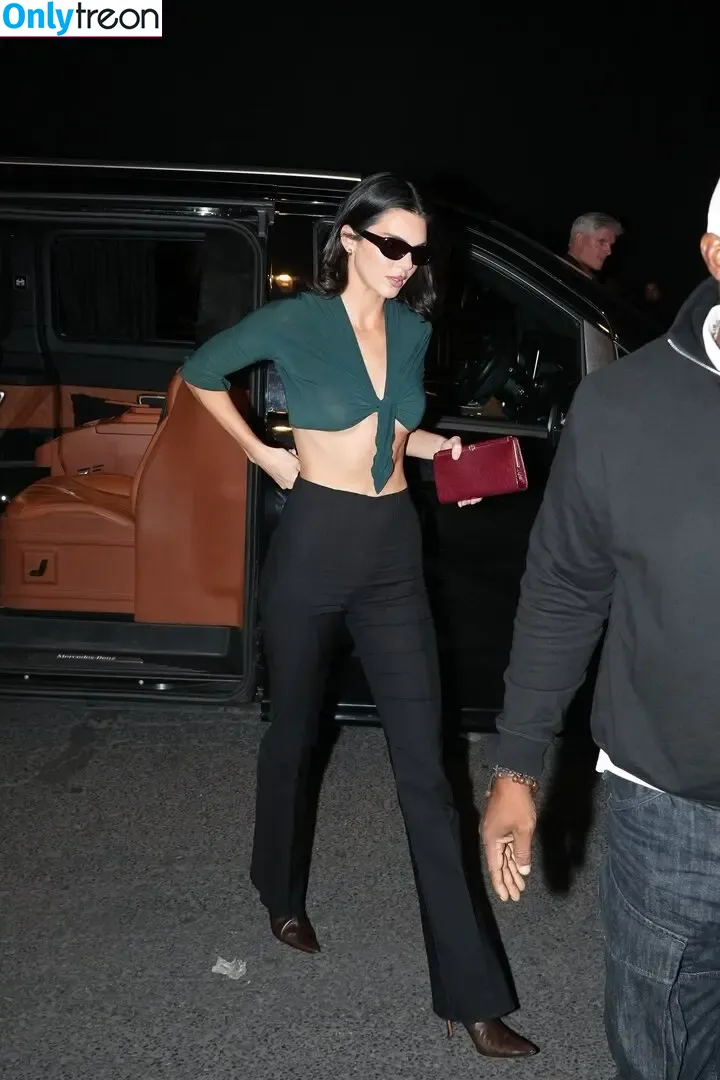 Kendall Jenner голая photo #5453 (KendallJenner)