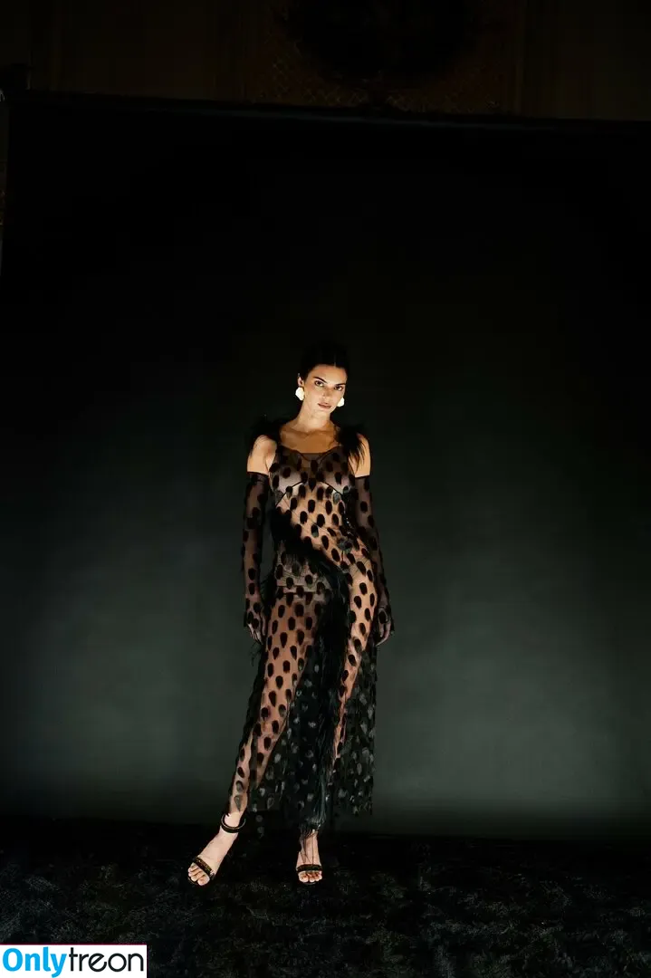 Kendall Jenner nude photo #5468 (KendallJenner)