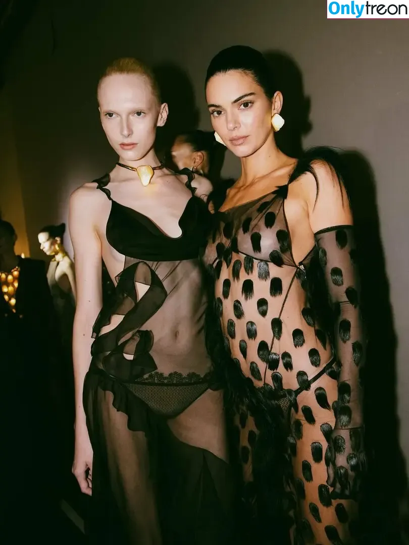 Kendall Jenner nude photo #5471 (KendallJenner)