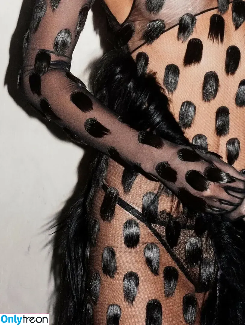 Kendall Jenner nude photo #5475 (KendallJenner)