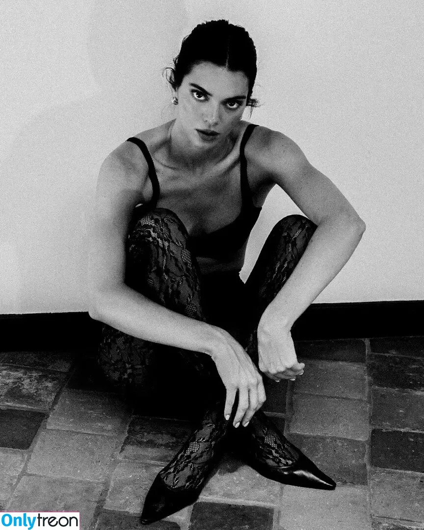 Kendall Jenner nude photo #5488 (KendallJenner)
