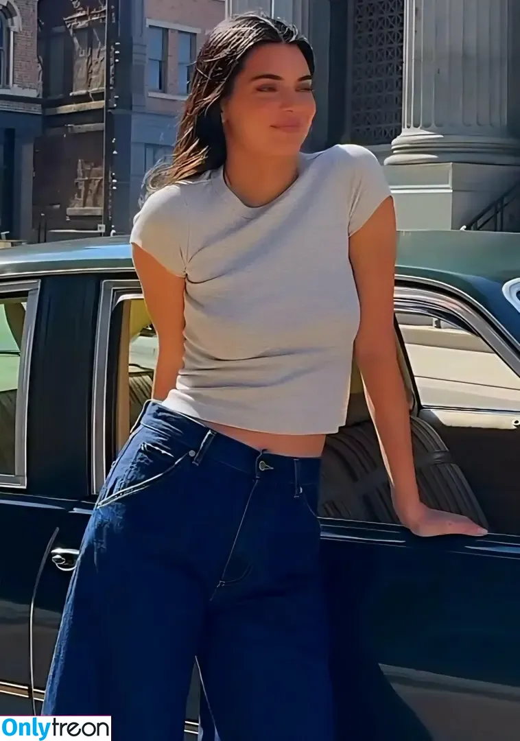 Kendall Jenner голая photo #5500 (KendallJenner)