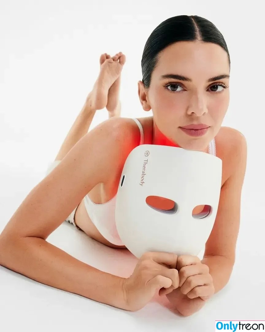 Kendall Jenner голая photo #5509 (KendallJenner)