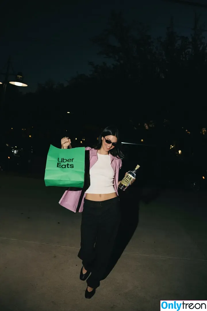 Kendall Jenner nude photo #5511 (KendallJenner)