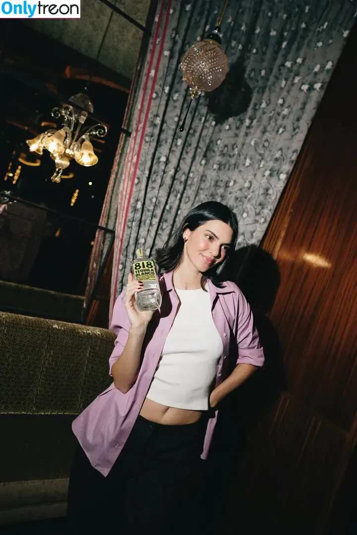 Kendall Jenner nude photo #5512 (KendallJenner)