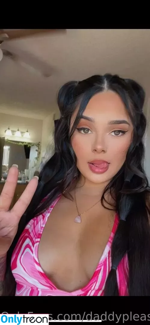 kendallknightt nude photo #0100 (daddypleaserrr / kenziekreamss)