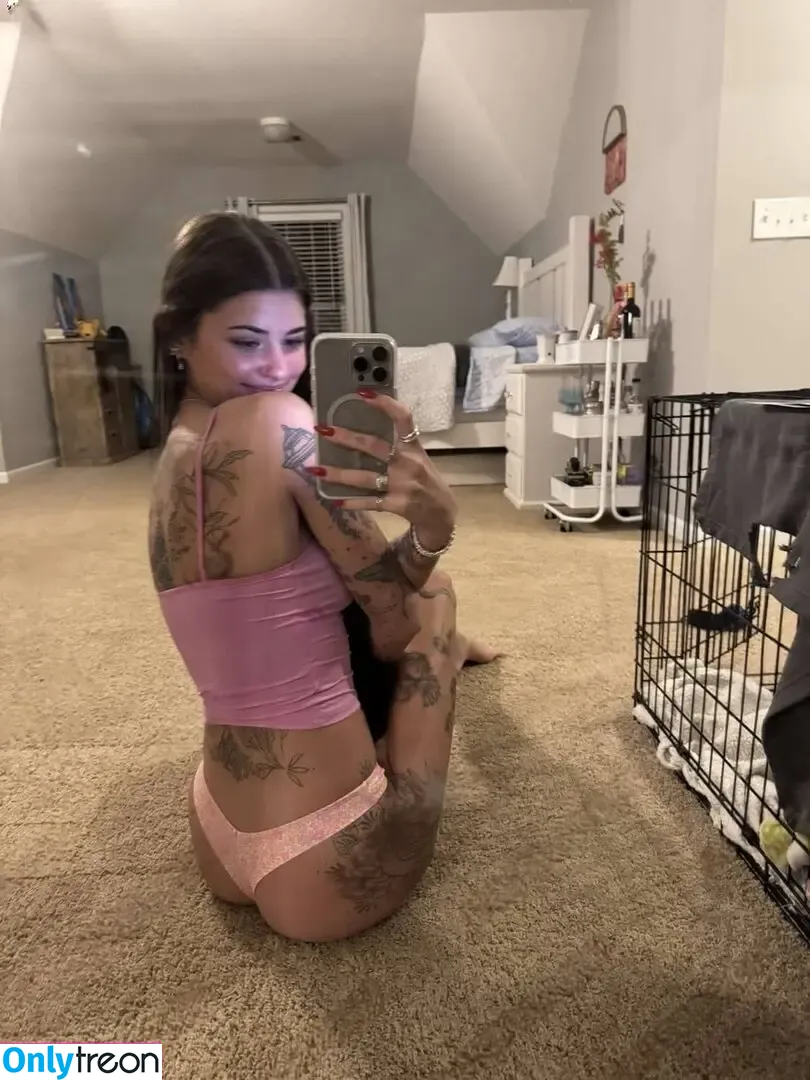 Kendeeznutz nude photo #0050 (Kendeeznutz222 / Kendlebutterwort / kendlebutterworth)