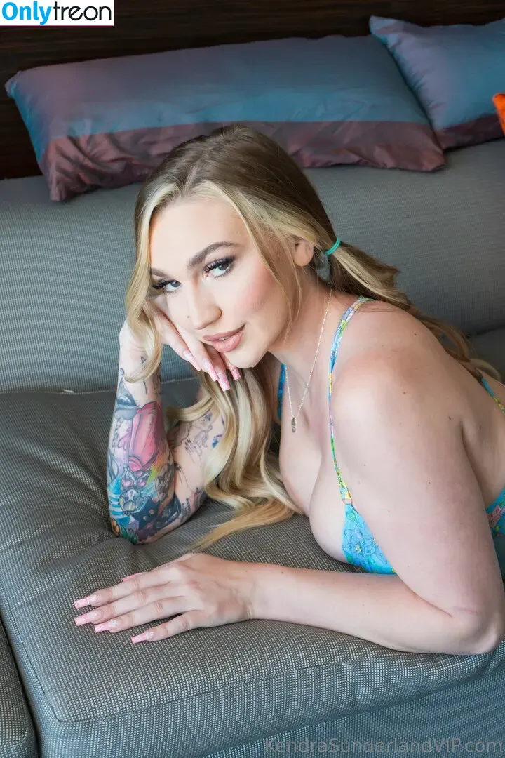 Kendra Sunderland nude photo #1813 (kslibrarygirl / therealkslibrarygirl)