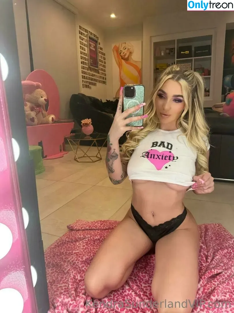 Kendra Sunderland nude photo #1831 (kslibrarygirl / therealkslibrarygirl)