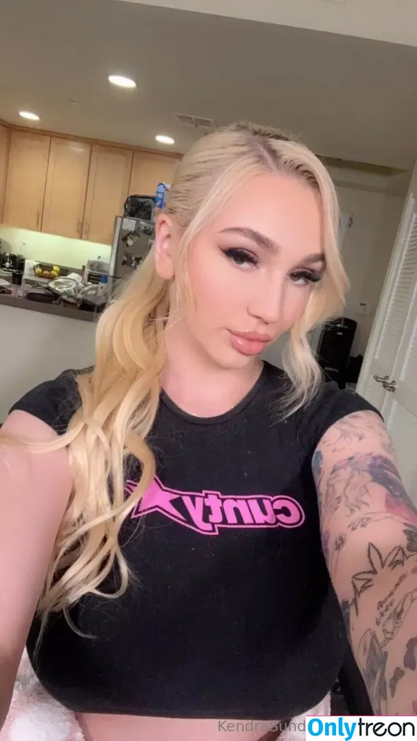 Kendra Sunderland nude photo #1841 (kslibrarygirl / therealkslibrarygirl)