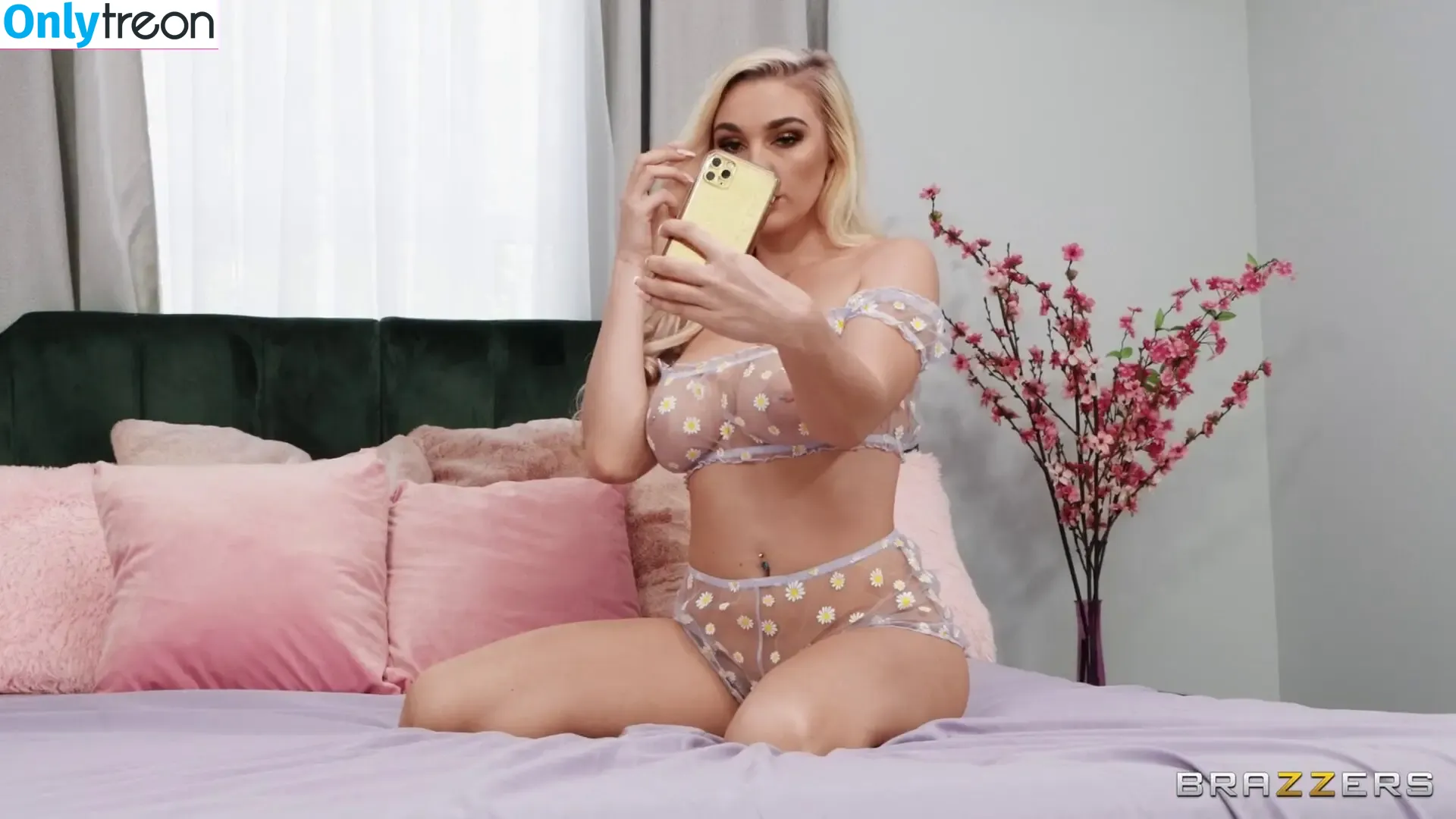 Kendra Sunderland nude photo #2321 (kslibrarygirl / therealkslibrarygirl)