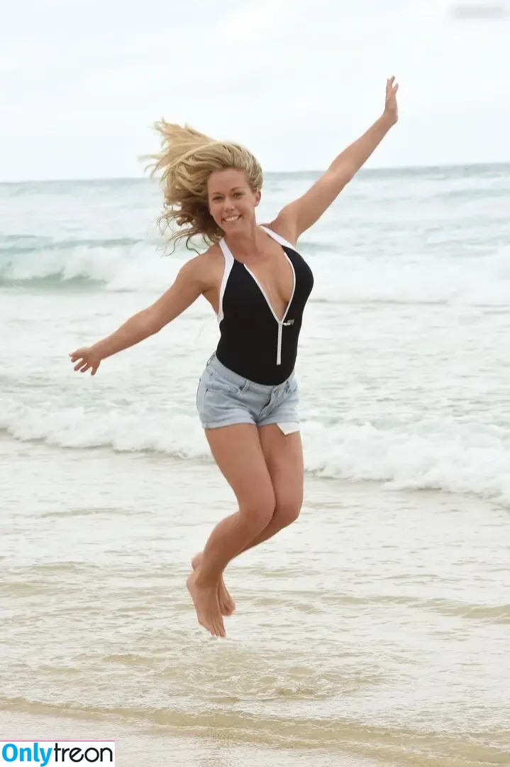 Kendra Wilkinson nude photo #0217 (KendraWilkinson)