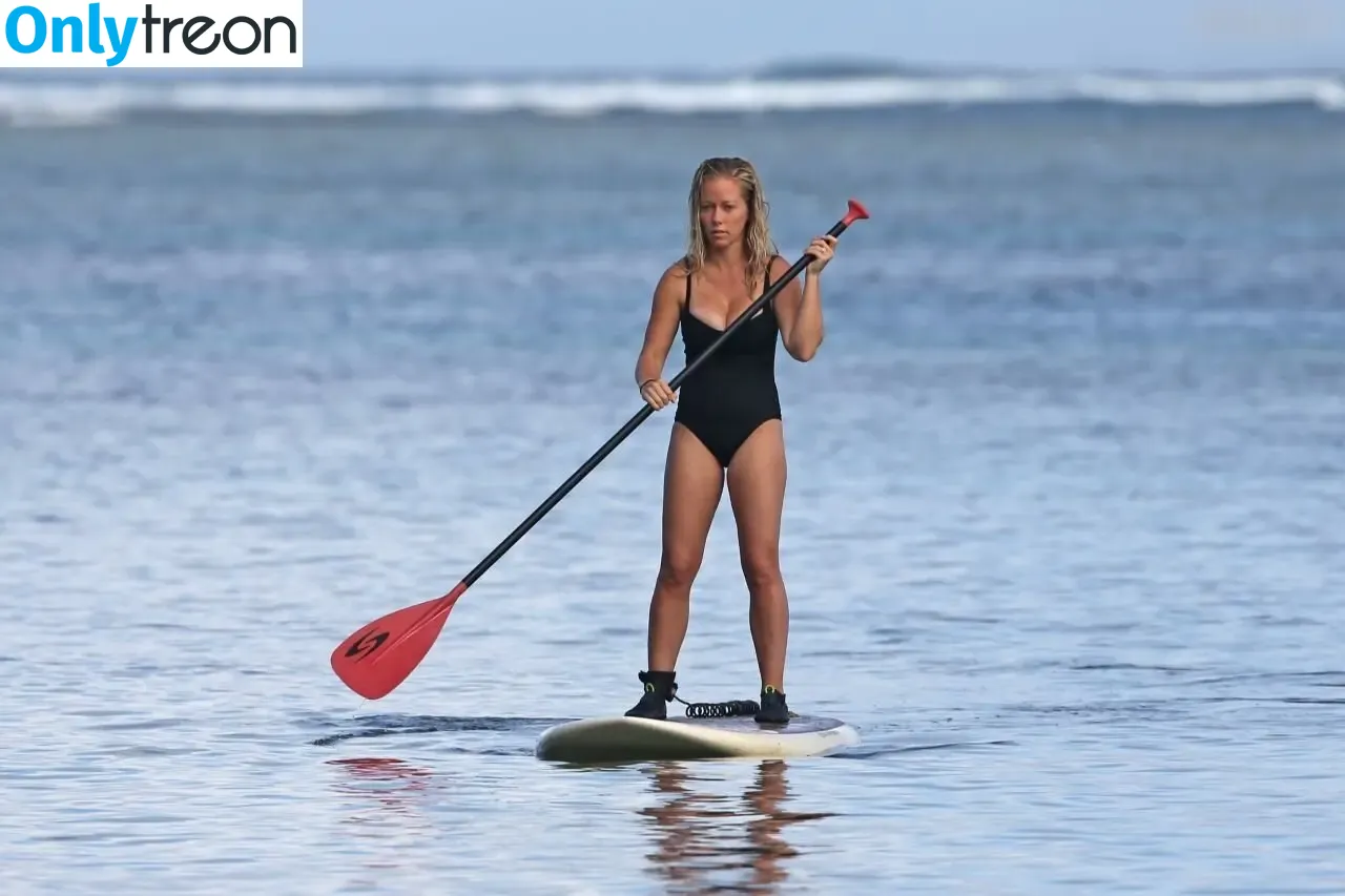 Kendra Wilkinson nude photo #0231 (KendraWilkinson)