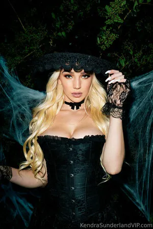 KendraSunderland / therealkslibrarygirl фото голая #0151