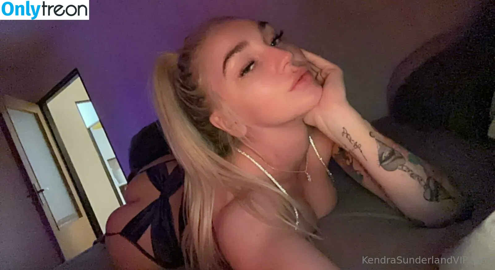 KendraSunderland nude photo #0024 (therealkslibrarygirl)