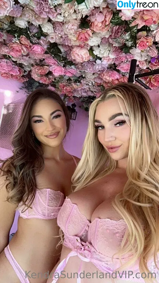 KendraSunderland голая photo #0053 (therealkslibrarygirl)