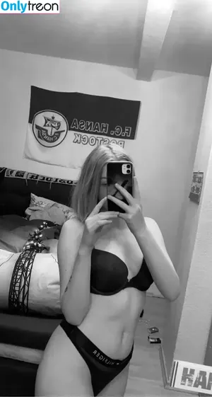  nude photo #0004