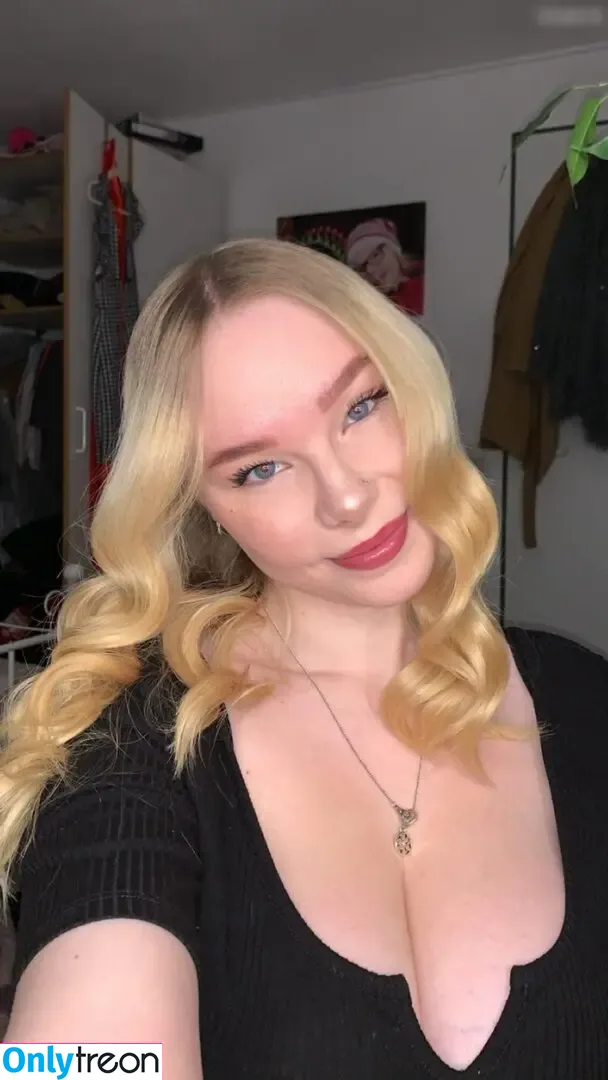 Kennt sie jemand? Oder weiß wie sie heißt? nude photo #0001 (Kennt sie jemand? Oder weiß wie sie heißt?)