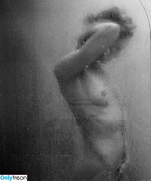 Kerry Bishe / kerrybishe nude photo #0010
