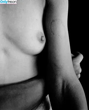 Kerry Bishe / kerrybishe nude photo #0027