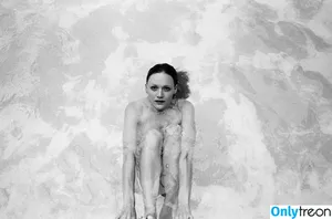 Kerry Bishe / kerrybishe nude photo #0042