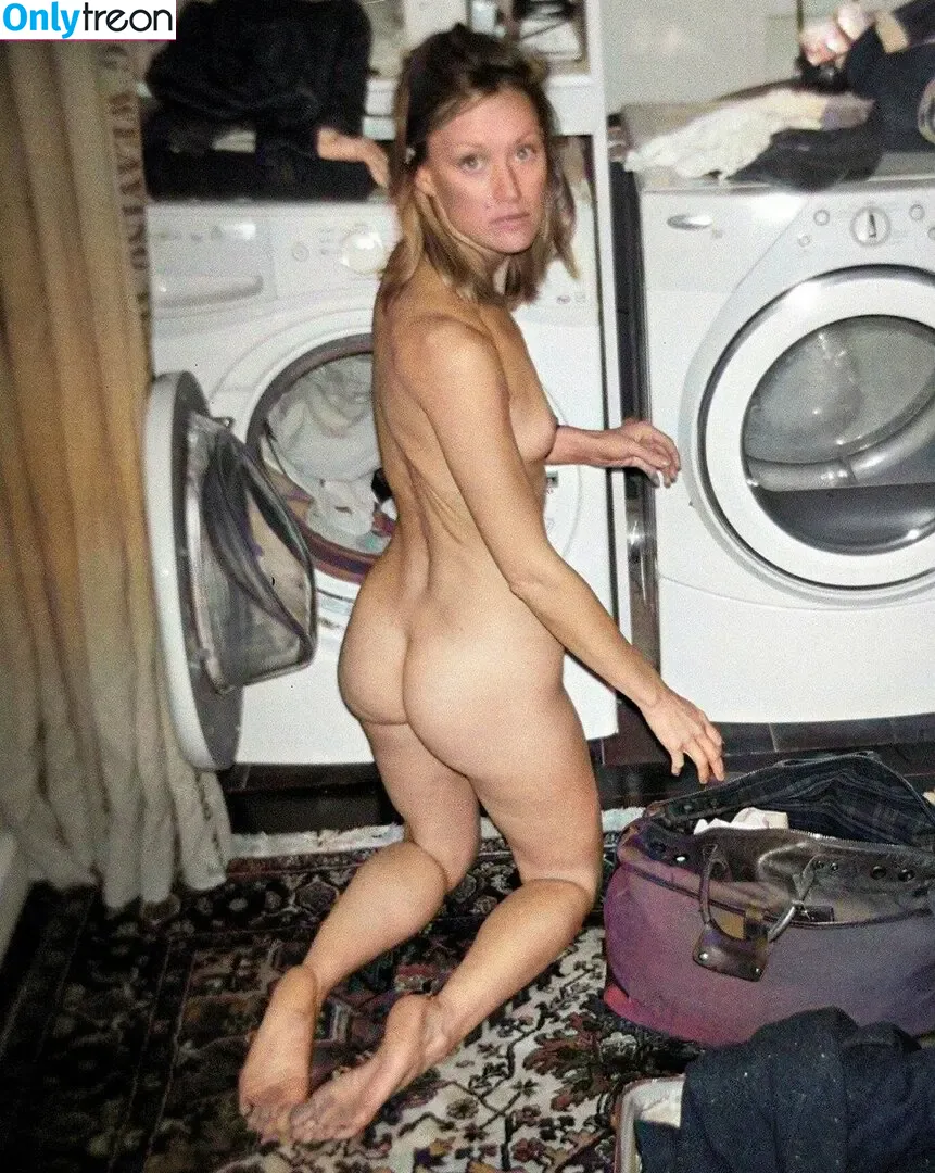 Kerry Bishe nude photo #0016 (kerrybishe)