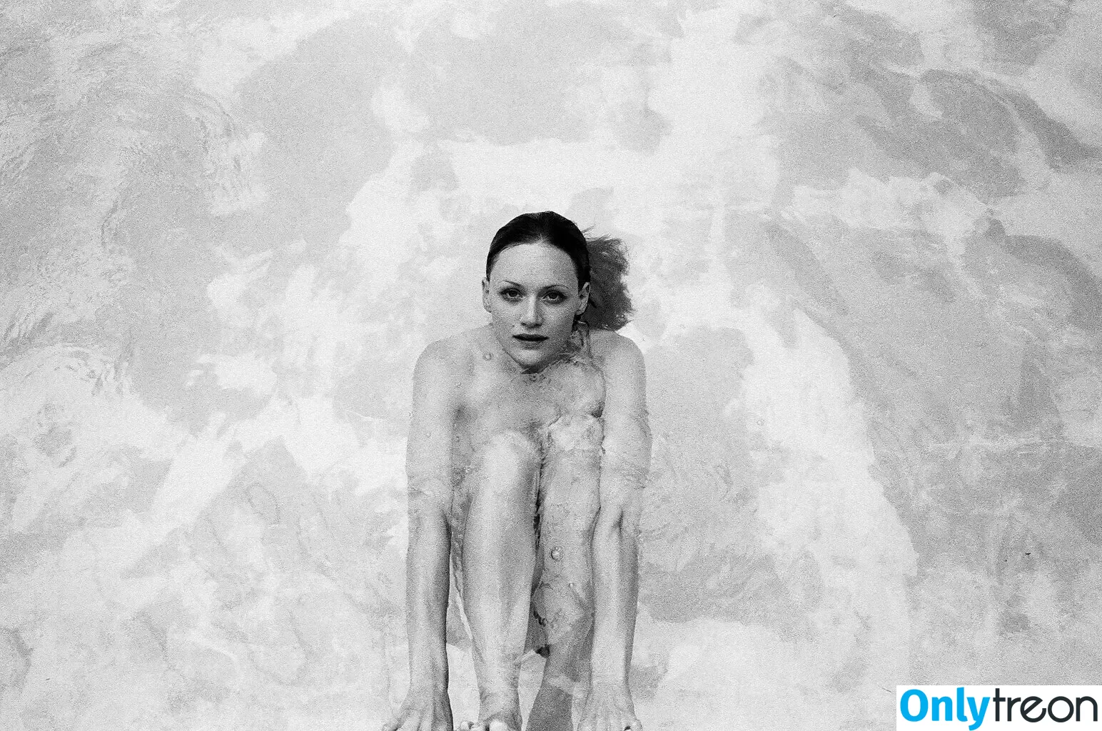 Kerry Bishe nude photo #0042 (kerrybishe)