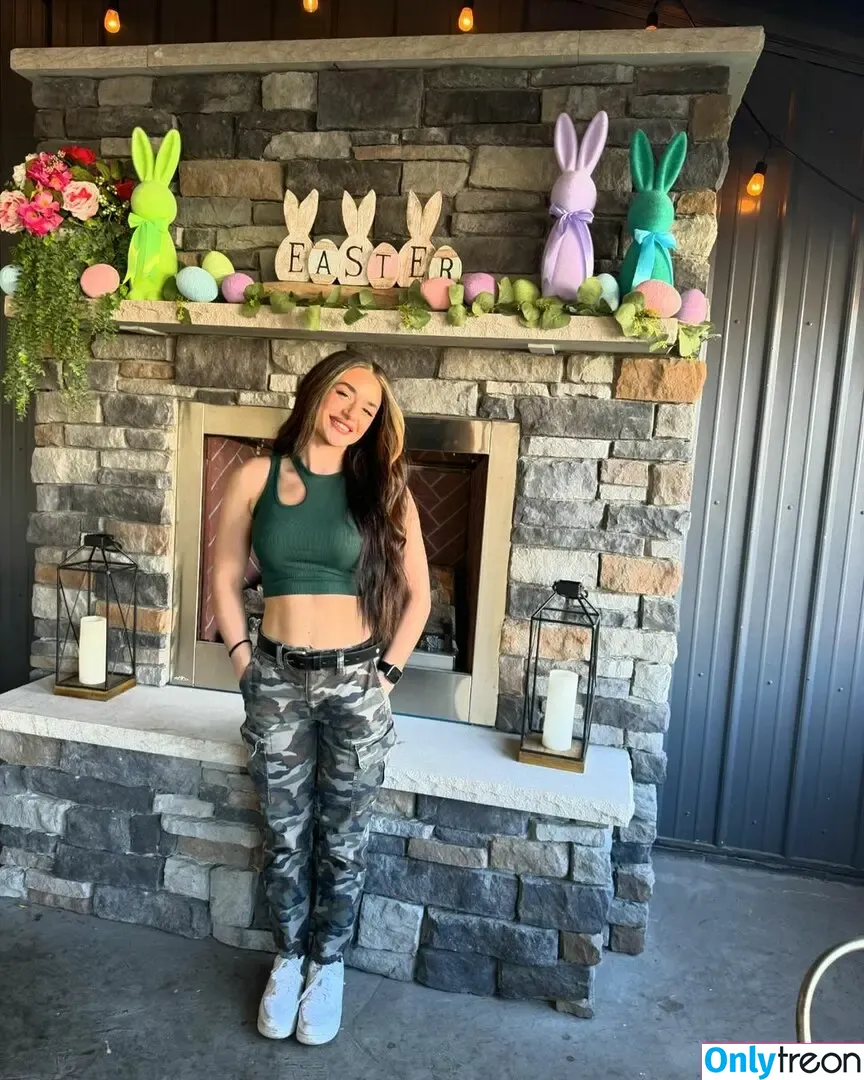 Kersten McAbee nude photo #0002 (Paige / paigeblossoms / paigetothestage)
