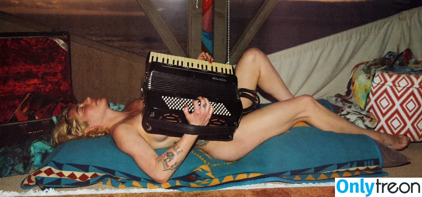 Kesha nude photo #0048 (iiswhoiis / wildgirl16)