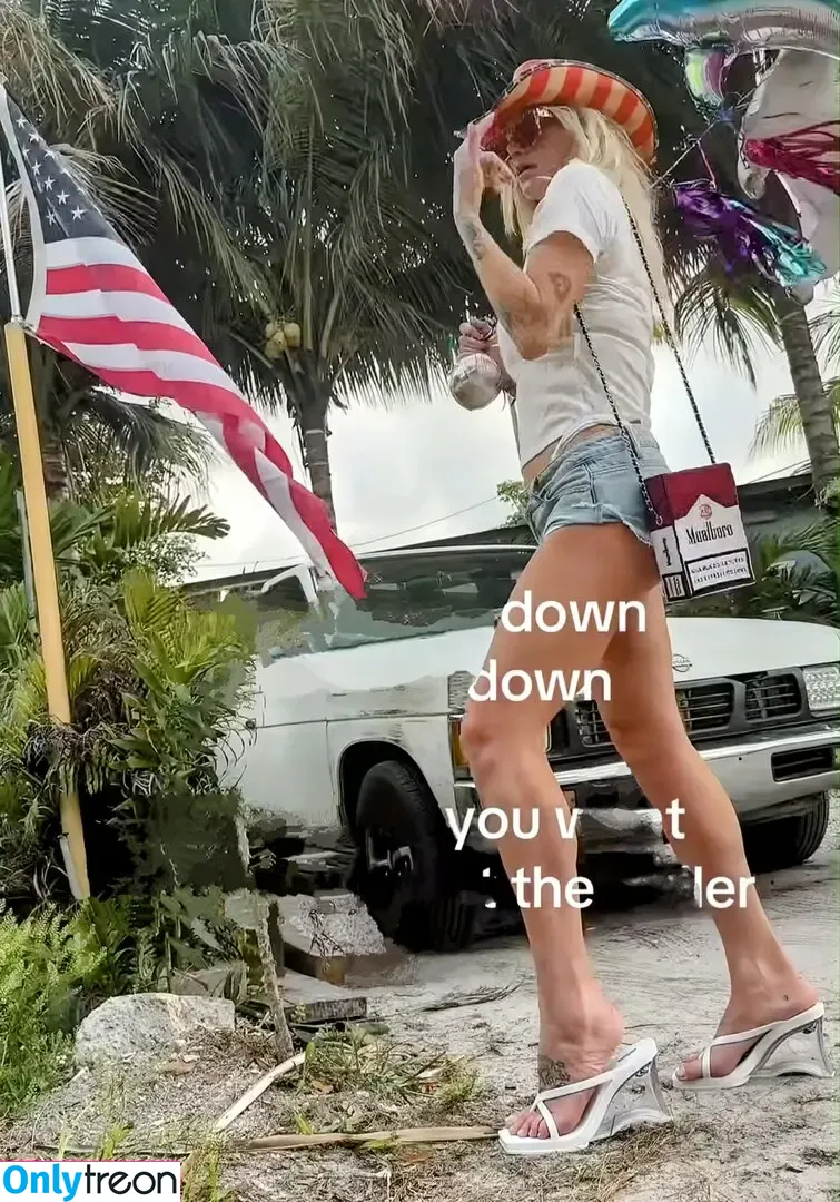 Kesha nude photo #0400 (iiswhoiis / wildgirl16)