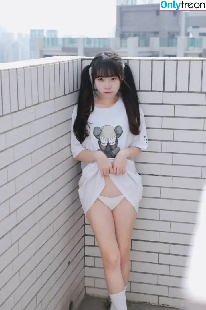 Kexuanw nude photo #0083 (winter131402 / 可可小白兔)