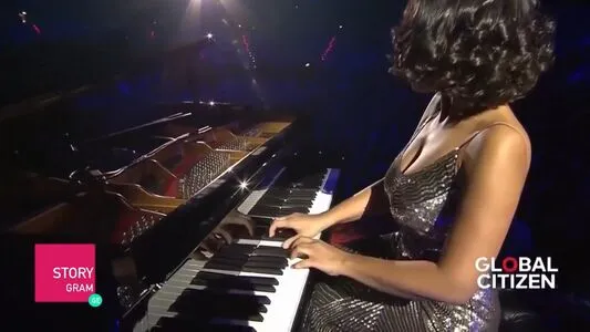 Khatia Buniatishvili / khatiabuniatishvili nude photo #0019
