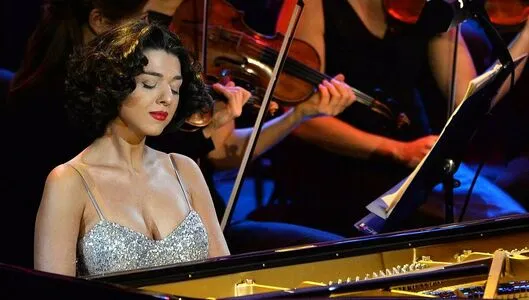 Khatia Buniatishvili / khatiabuniatishvili nude photo #0022