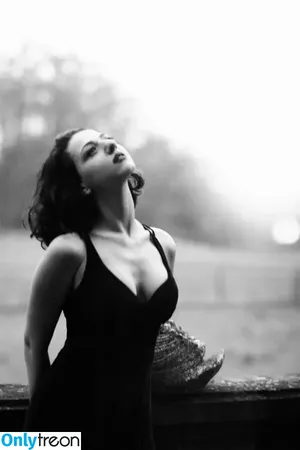 Khatia Buniatishvili / khatiabuniatishvili nude photo #0209