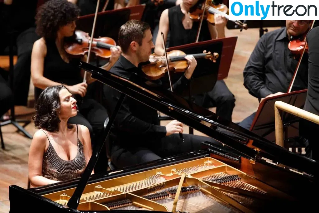 Khatia Buniatishvili nude photo #0016 (khatiabuniatishvili)