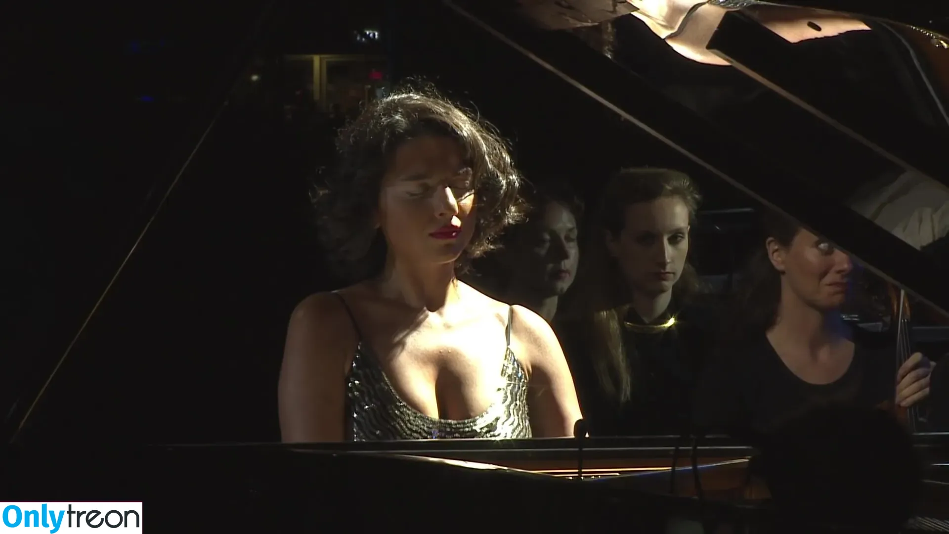 Khatia Buniatishvili nude photo #0020 (khatiabuniatishvili)