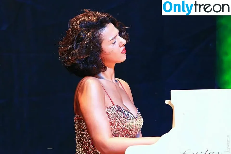 Khatia Buniatishvili nude photo #0023 (khatiabuniatishvili)