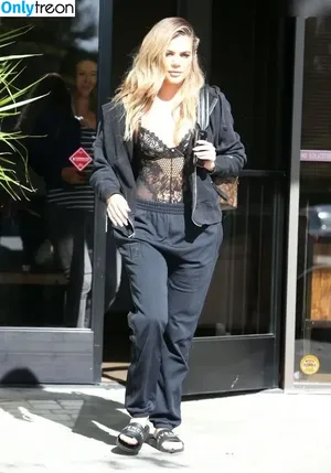 Khloé Kardashian / khloekardashian nude photo #0123
