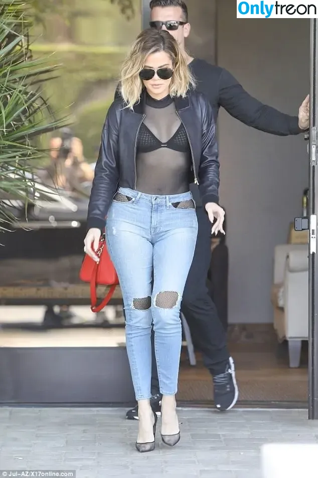 Khloé Kardashian nude photo #0108 (khloekardashian)